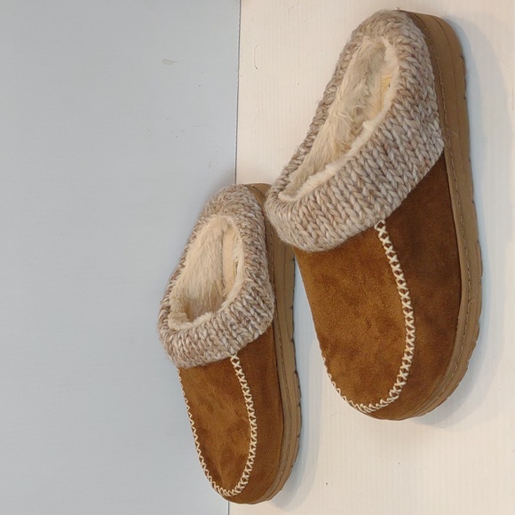 Dearfoams Cozy Comfort Women's Moc Toe Clog Slippers with Chunky Knit Collar - Picture 5 of 12